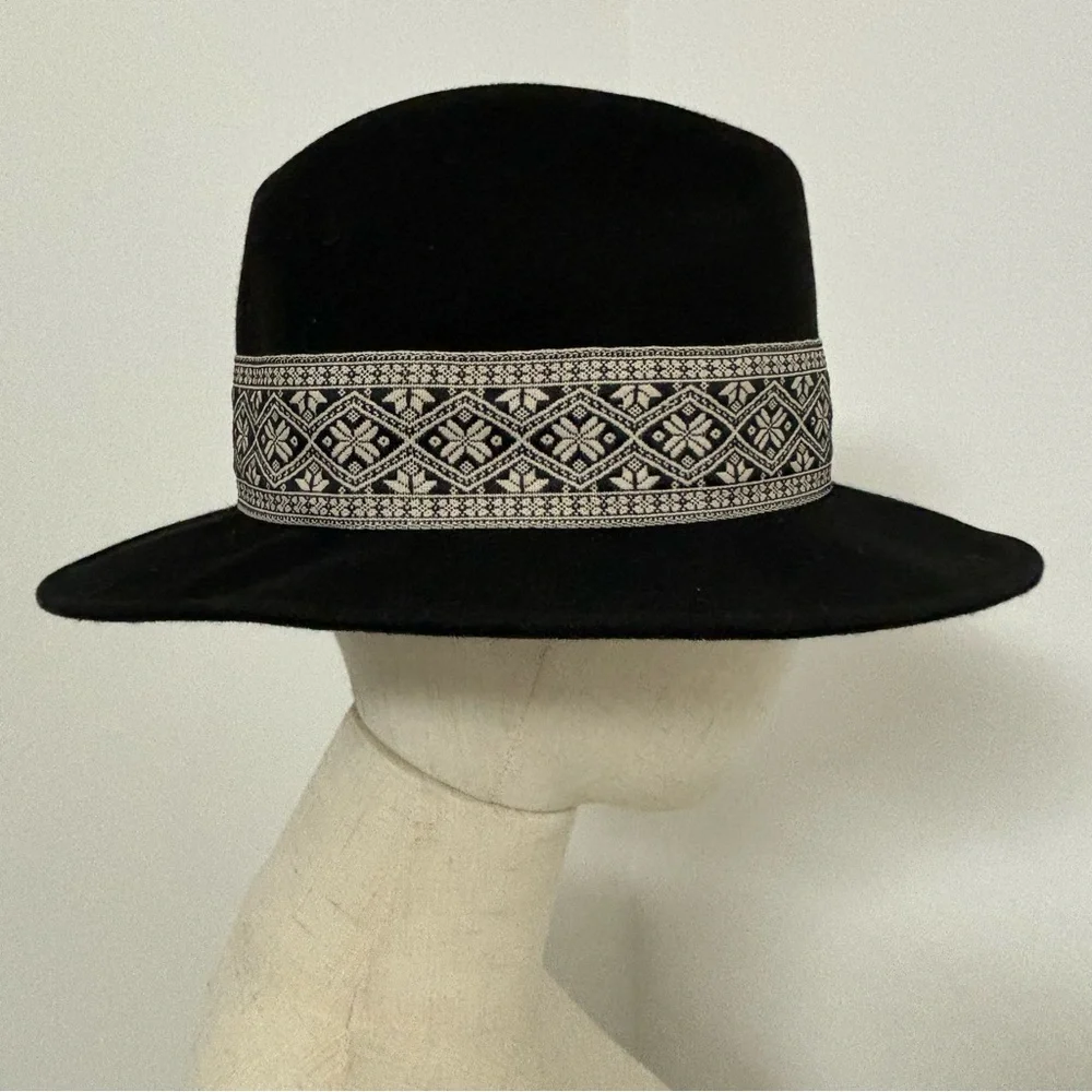 San Diego Hat Co Black 100% Wool Hat w/ Black & White Patterned Band